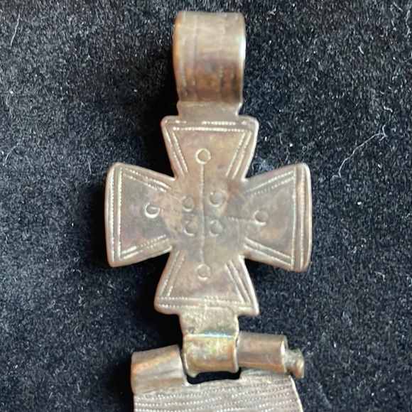 Cross figure, Approximately 5 1/4 inches no chain or cord included for this item - Picture 3 of 12